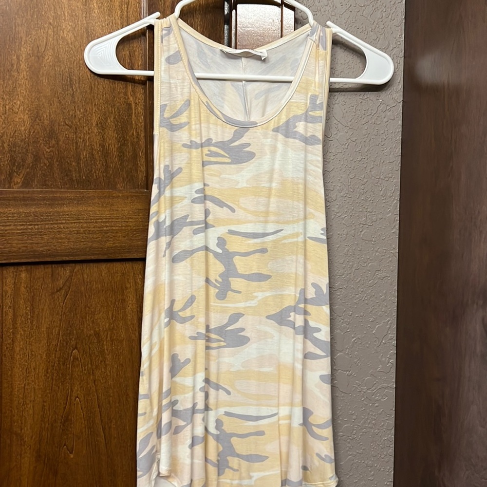 Camo tank